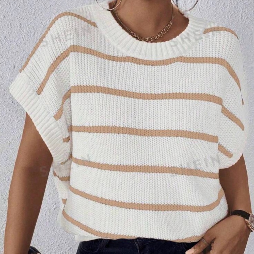 Short sleeve sweater